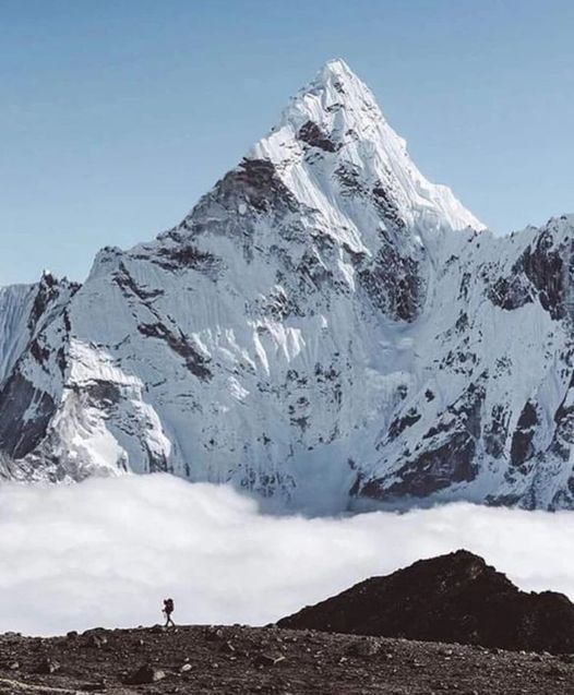 Everest Base Camp Trek : Explore the Himalayas