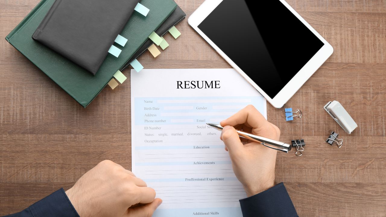 How to Write a Resume Headline To Be Considered By Your Employer