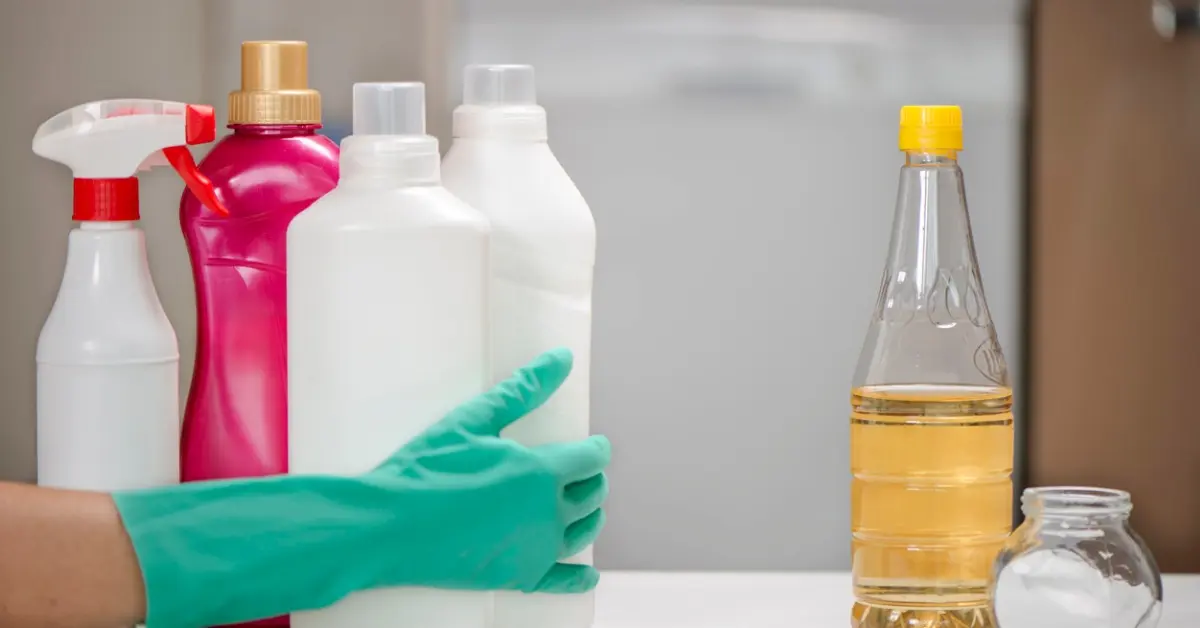 Role of Distilled Vinegar in Laundry Cleaning